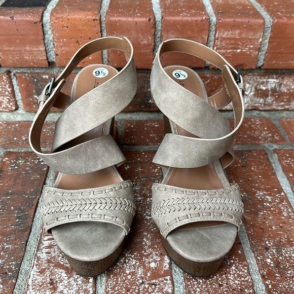 Indigo Rd. Irkash Platform Wedge Sandal Size 9.5 - Picture 2 of 8